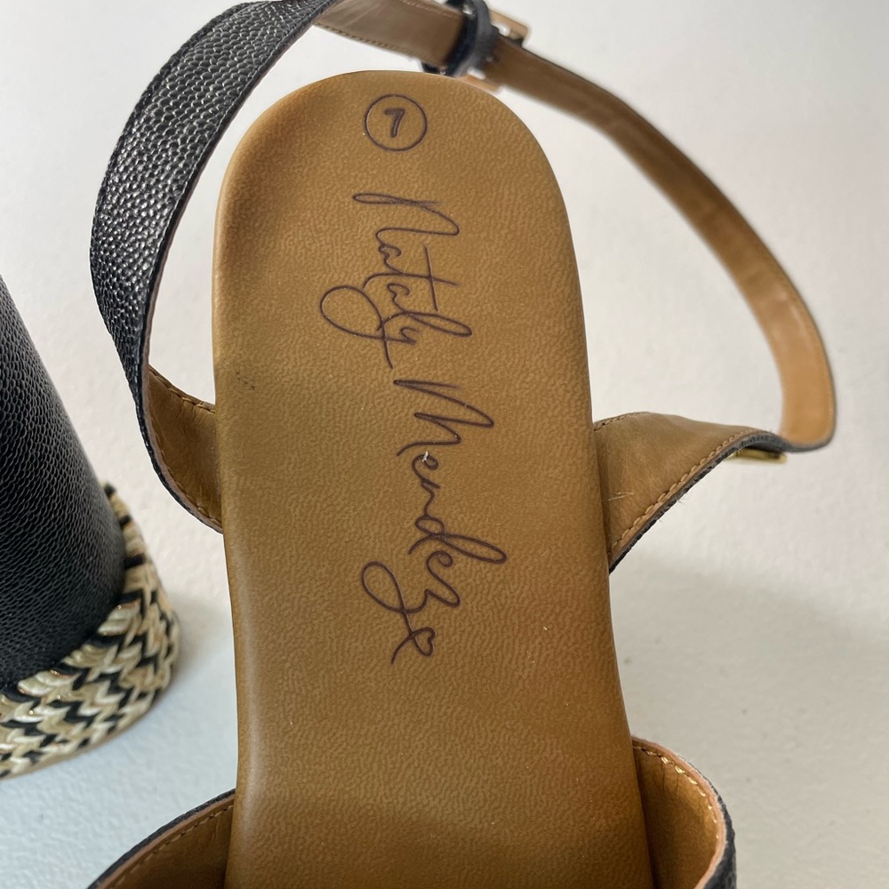 Nataly Mendez Black Platform Wedge Sandals Espadrille Size 7 Gold Heart - Picture 8 of 8